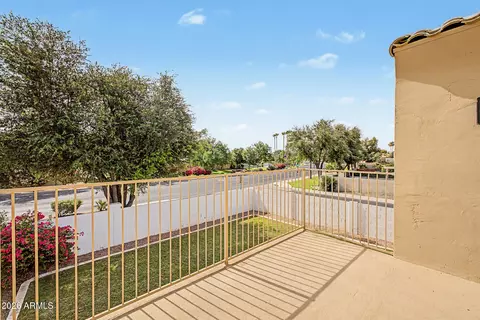 Exterior - 929 S Scallop Dr, Gilbert, AZ 85233 photo 3 of 8
