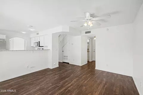 Living - 929 S Scallop Dr, Gilbert, AZ 85233 photo 7 of 8