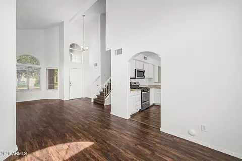 Living - 929 S Scallop Dr, Gilbert, AZ 85233 photo 4 of 8