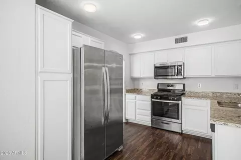 Kitchen - 929 S Scallop Dr, Gilbert, AZ 85233 photo 2 of 2