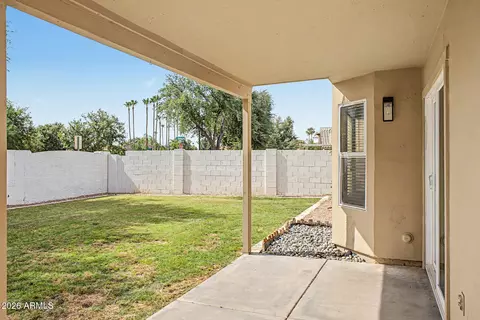Exterior - 929 S Scallop Dr, Gilbert, AZ 85233 photo 5 of 8