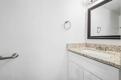 Bath - 929 S Scallop Dr, Gilbert, AZ 85233 photo 1 of 4
