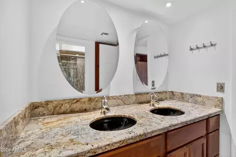 Bath - 10 E Coral Gables Dr, Phoenix, AZ 85022 photo 1 of 2