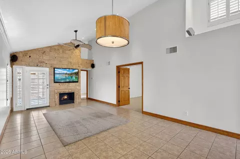 Living - 10 E Coral Gables Dr, Phoenix, AZ 85022 photo 4 of 5