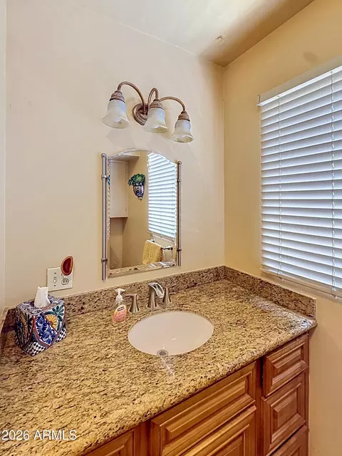 Bath - 15 E Orange Dr, Phoenix, AZ 85012 photo 2 of 2