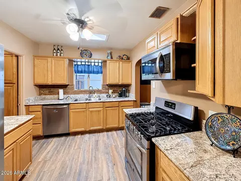 Kitchen - 15 E Orange Dr, Phoenix, AZ 85012 photo 1 of 2