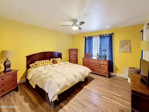 Bedroom - 15 E Orange Dr, Phoenix, AZ 85012 photo 4 of 5