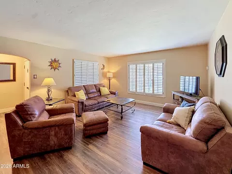 Living - 15 E Orange Dr, Phoenix, AZ 85012 photo 1 of 2