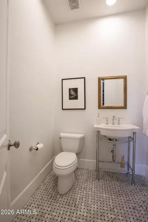 Bath - 3638 E Sands Dr, Phoenix, AZ 85050 photo 2 of 4