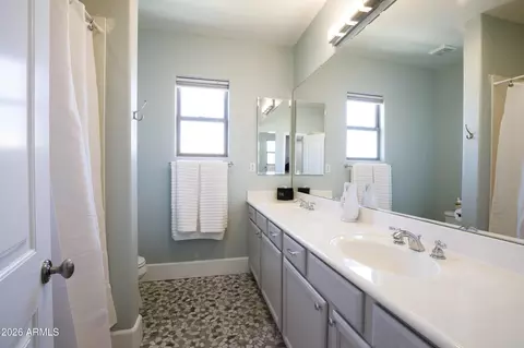 Bath - 3638 E Sands Dr, Phoenix, AZ 85050 photo 3 of 4