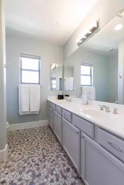 Bath - 3638 E Sands Dr, Phoenix, AZ 85050 photo 4 of 4