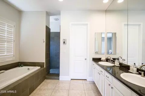 Bath - 3638 E Sands Dr, Phoenix, AZ 85050 photo 1 of 4