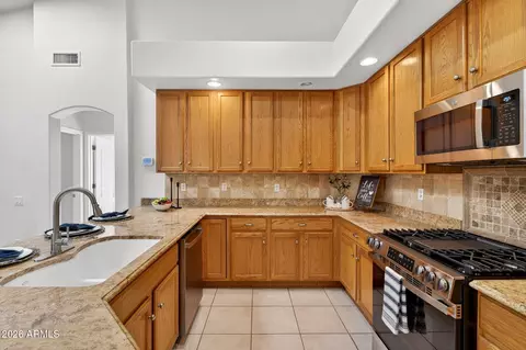 Kitchen - 3941 E Cullumber St, Gilbert, AZ 85234 photo 4 of 6