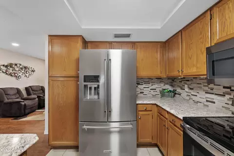 Kitchen - 564 S 76th Pl, Mesa, AZ 85208 photo 5 of 5