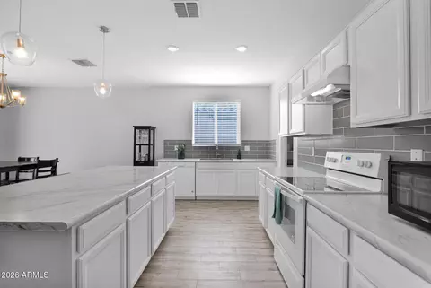 Kitchen - 1818 E Grove St, Phoenix, AZ 85040 photo 3 of 4