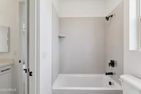 Bath - 1686 E Carriage Ln, Phoenix, AZ 85086 photo 5 of 5