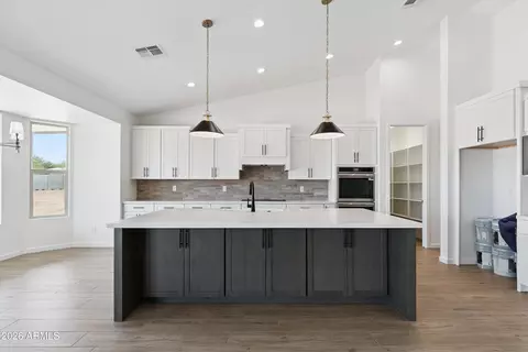 Kitchen - 1686 E Carriage Ln, Phoenix, AZ 85086 photo 3 of 3