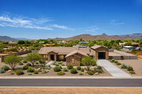 1686 E Carriage Ln, Phoenix, AZ 85086