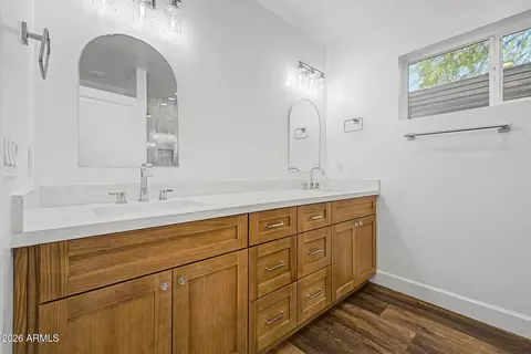 Bath - 1416 E Pierce St, Phoenix, AZ 85006 photo 1 of 4
