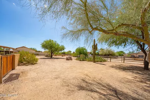 Exterior - 125 E Blue Eagle Ln, Phoenix, AZ 85086 photo 14 of 18