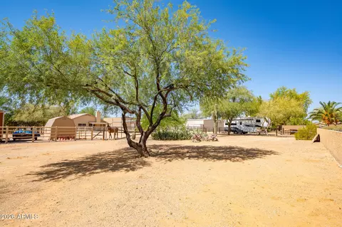 Exterior - 125 E Blue Eagle Ln, Phoenix, AZ 85086 photo 12 of 18