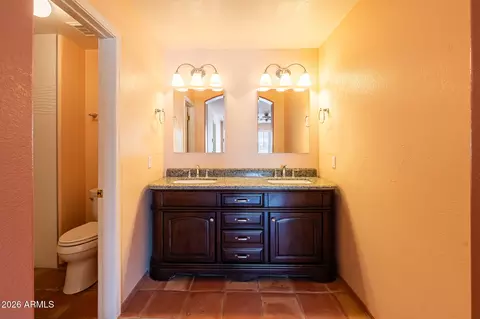 Bath - 125 E Blue Eagle Ln, Phoenix, AZ 85086 photo 2 of 4