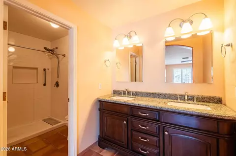 Bath - 125 E Blue Eagle Ln, Phoenix, AZ 85086 photo 1 of 4