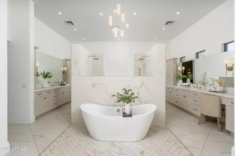 Bath - 4737 Exeter Blvd, Phoenix, AZ 85018 photo 4 of 11