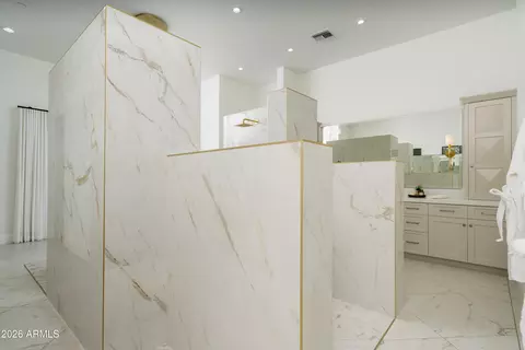 Bath - 4737 Exeter Blvd, Phoenix, AZ 85018 photo 2 of 11