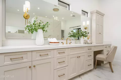 Bath - 4737 Exeter Blvd, Phoenix, AZ 85018 photo 6 of 7