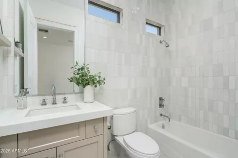 Bath - 4737 Exeter Blvd, Phoenix, AZ 85018 photo 8 of 11