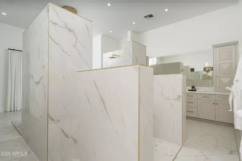 Bath - 4737 Exeter Blvd, Phoenix, AZ 85018 photo 2 of 11