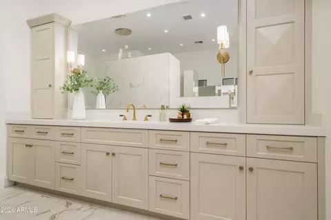 Bath - 4737 Exeter Blvd, Phoenix, AZ 85018 photo 7 of 7
