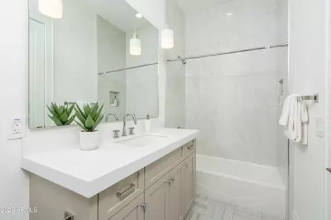 Bath - 4737 Exeter Blvd, Phoenix, AZ 85018 photo 9 of 11