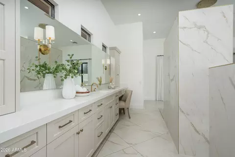 Bath - 4737 Exeter Blvd, Phoenix, AZ 85018 photo 1 of 11