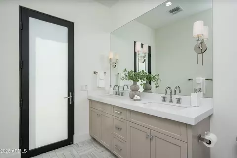 Bath - 4737 Exeter Blvd, Phoenix, AZ 85018 photo 11 of 11