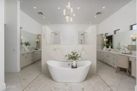 Bath - 4737 Exeter Blvd, Phoenix, AZ 85018 photo 4 of 11