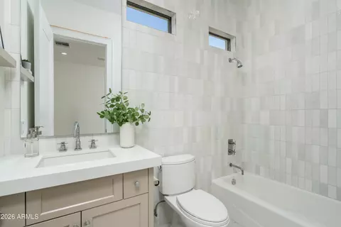 Bath - 4737 Exeter Blvd, Phoenix, AZ 85018 photo 9 of 11