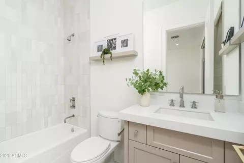 Bath - 4737 Exeter Blvd, Phoenix, AZ 85018 photo 7 of 11