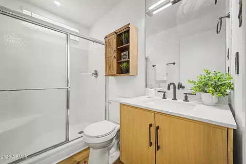 Bath - 1066 E Carson Dr, Tempe, AZ 85282 photo 2 of 3