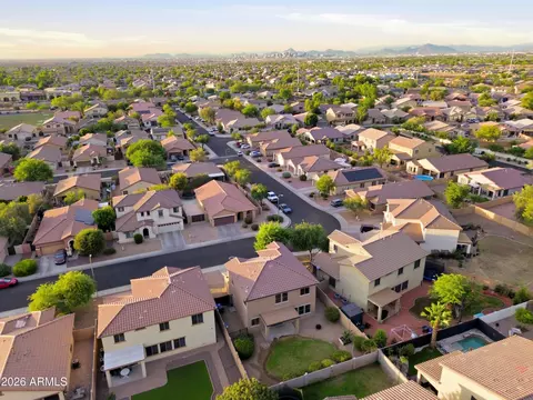 View/Area - 2511 W Beverly Rd, Phoenix, AZ 85041 photo 5 of 7