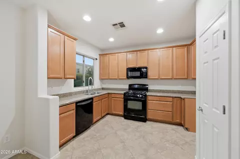Kitchen - 2511 W Beverly Rd, Phoenix, AZ 85041 photo 1 of 2