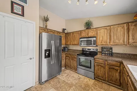 Kitchen - 4226 E Whitney Ln, Phoenix, AZ 85032 photo 2 of 4