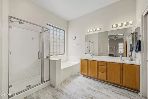 Bath - 3293 E Red Oak Ln, Gilbert, AZ 85297 photo 2 of 4