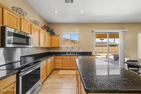 Kitchen - 3293 E Red Oak Ln, Gilbert, AZ 85297 photo 6 of 9