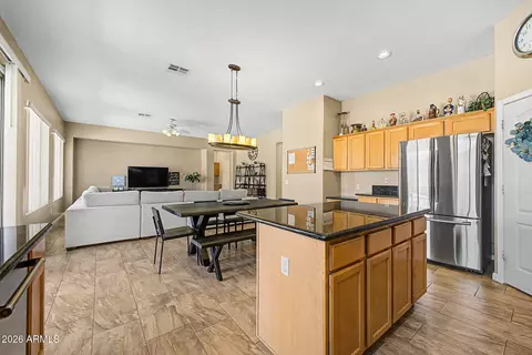 Kitchen - 3293 E Red Oak Ln, Gilbert, AZ 85297 photo 7 of 9