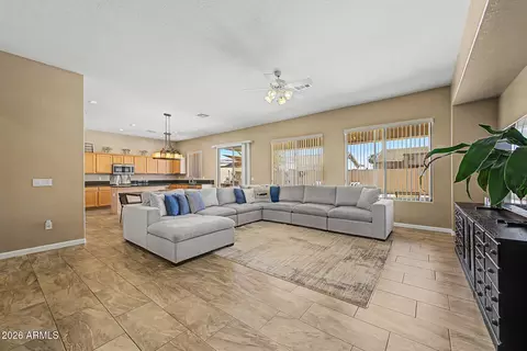 Living - 3293 E Red Oak Ln, Gilbert, AZ 85297 photo 2 of 7