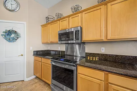 Kitchen - 3293 E Red Oak Ln, Gilbert, AZ 85297 photo 8 of 9