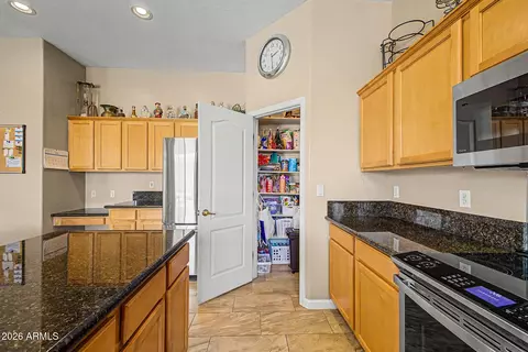 Kitchen - 3293 E Red Oak Ln, Gilbert, AZ 85297 photo 9 of 9