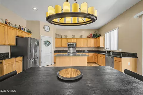 Kitchen - 3293 E Red Oak Ln, Gilbert, AZ 85297 photo 4 of 9